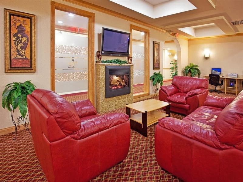 Holiday Inn Express & Suites Utica By Ihg Exterior foto