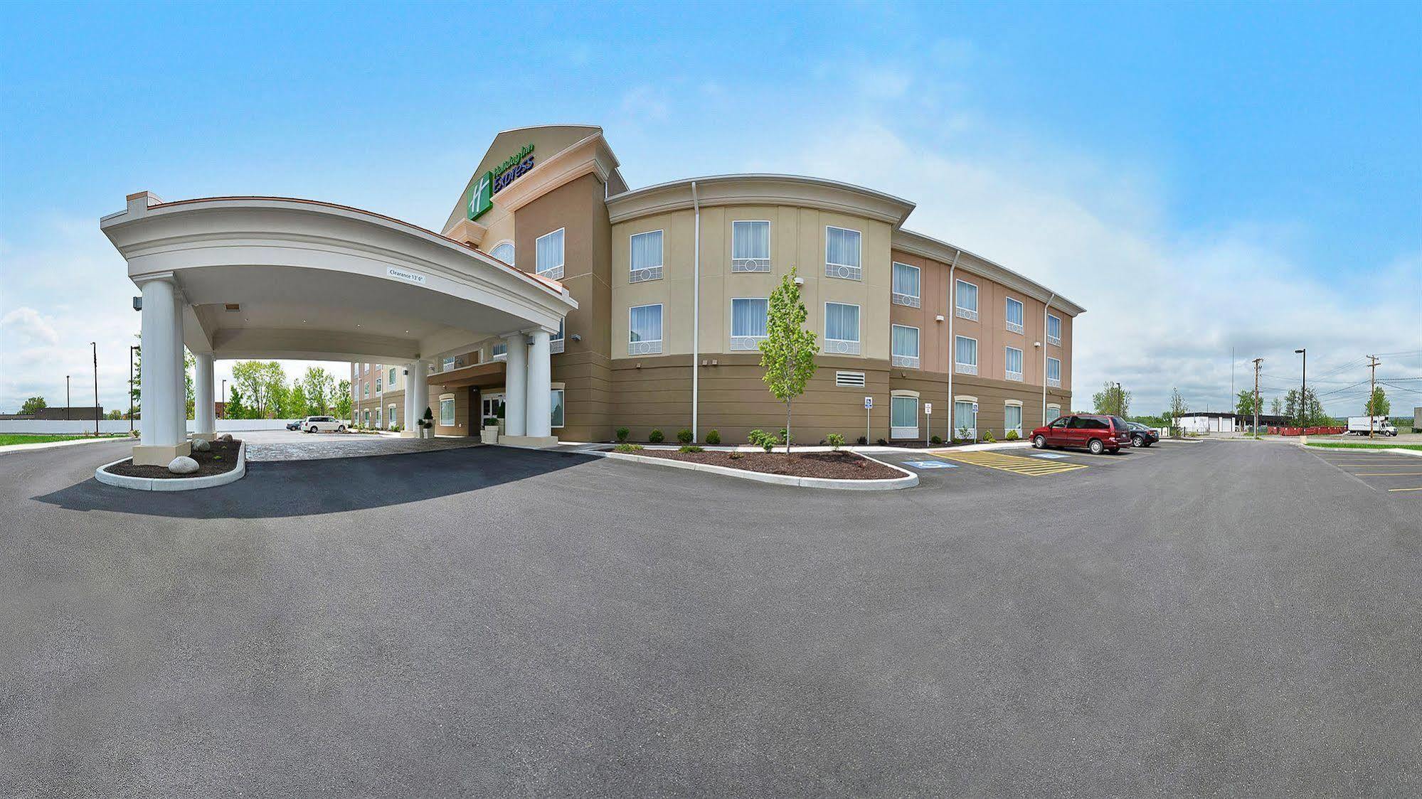 Holiday Inn Express & Suites Utica By Ihg Exterior foto